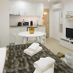 Central Cozy & Near The Subway Apartman
