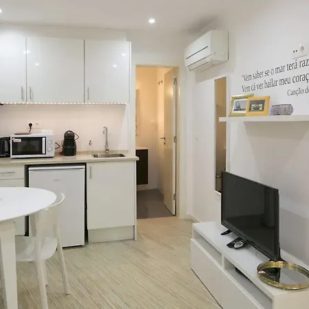 Central Cozy & Near The Subway * Lizbona