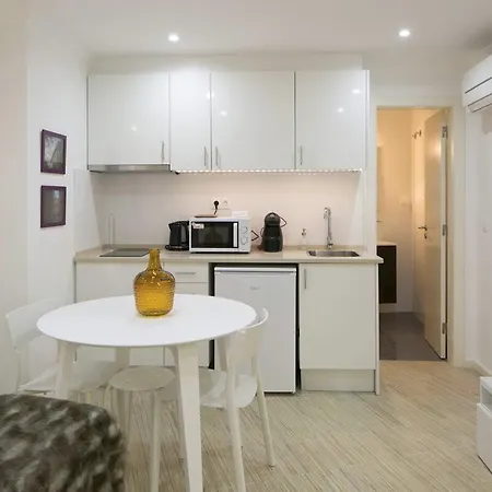 Central Cozy & Near The Subway * Lisboa