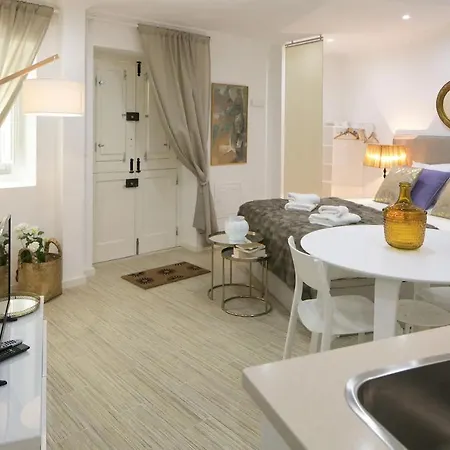 Central Cozy & Near The Subway Apartamento