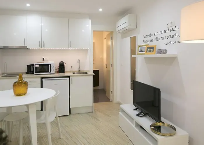 Central Cozy & Near The Subway * Lisbon