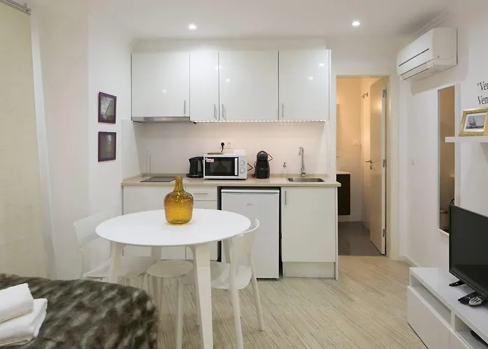 Central Cozy & Near The Subway * Lisbon