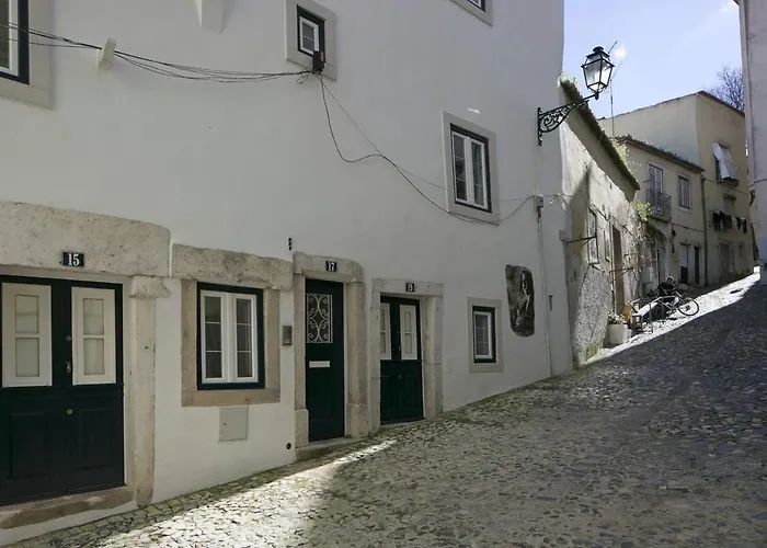 Central Cozy & Near The Subway Apartment *